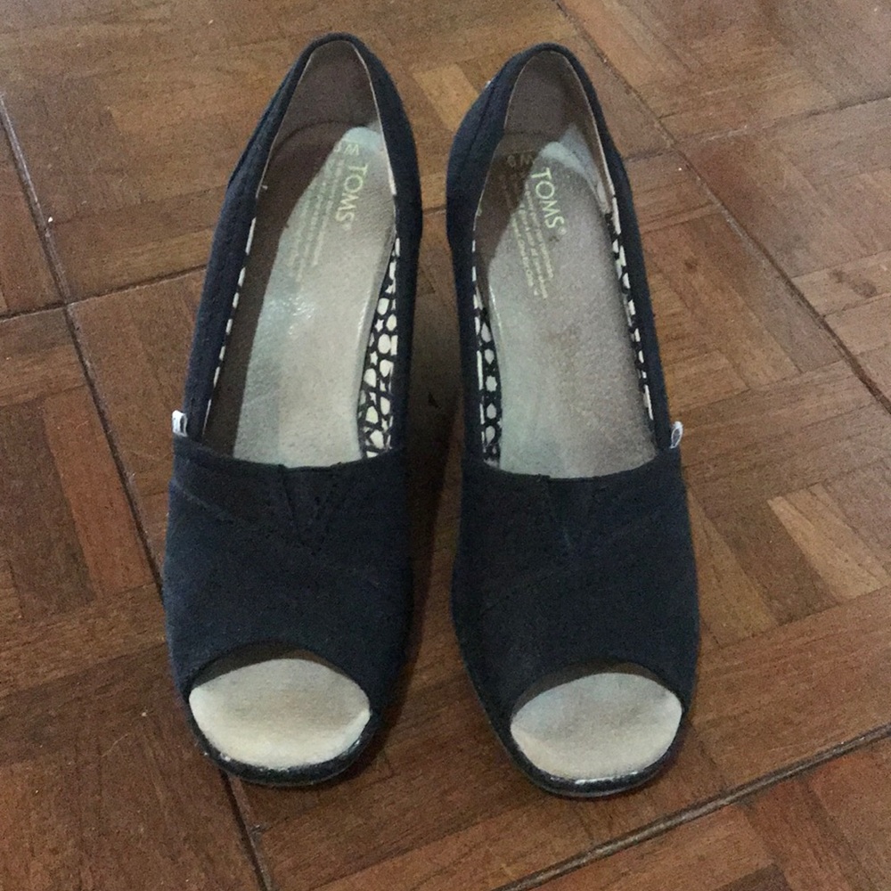 Black tom wedges